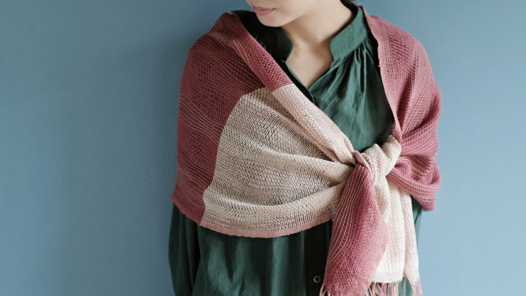 ｳｰﾙ混　ゆらぎ縞ﾂｰﾄﾝﾏﾌﾗｰ　着用画像