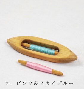 糸が替えられるシャトルブローチ画像