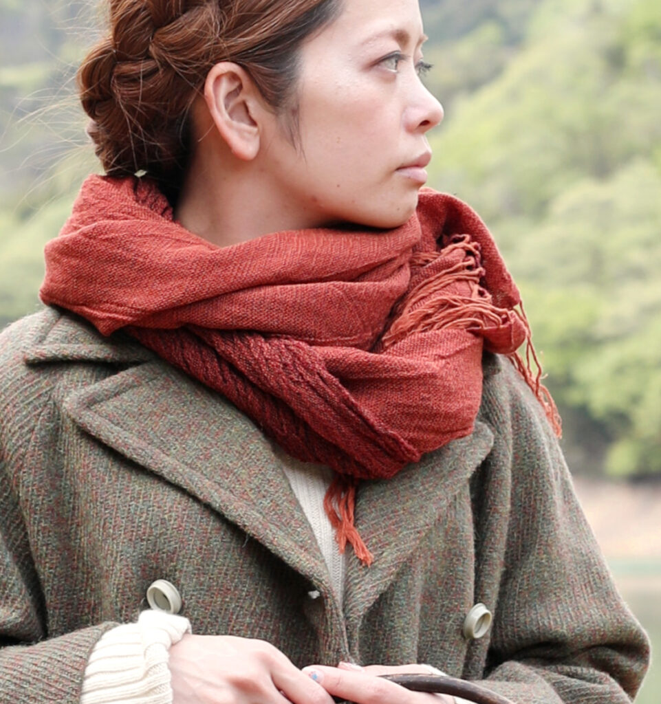 かさね色ちぢみショール人物着用画像