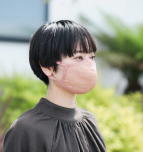 ﾍﾟﾀﾙ布マスク着用画像