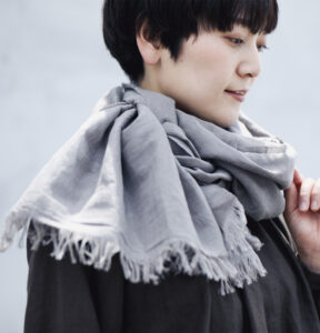 CUON:E　ｸｵﾝｲｰ　アクシス　人物着用画像