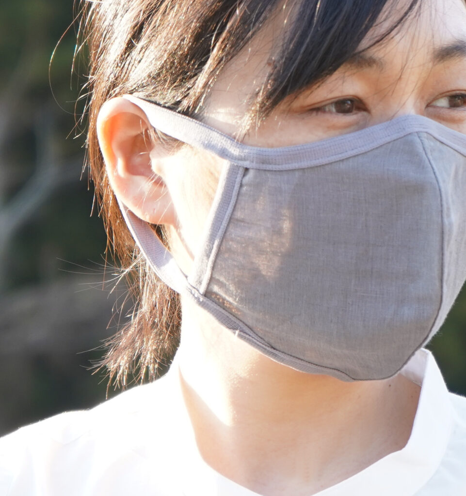 ペタル布マスクLサイズ女性着用画像
