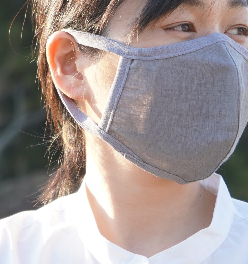 ペタル布マスクLサイズ女性着用画像
