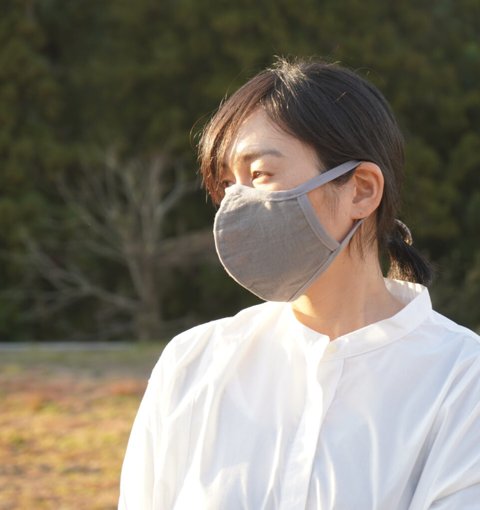 ペタル布マスクLサイズ女性着用画像