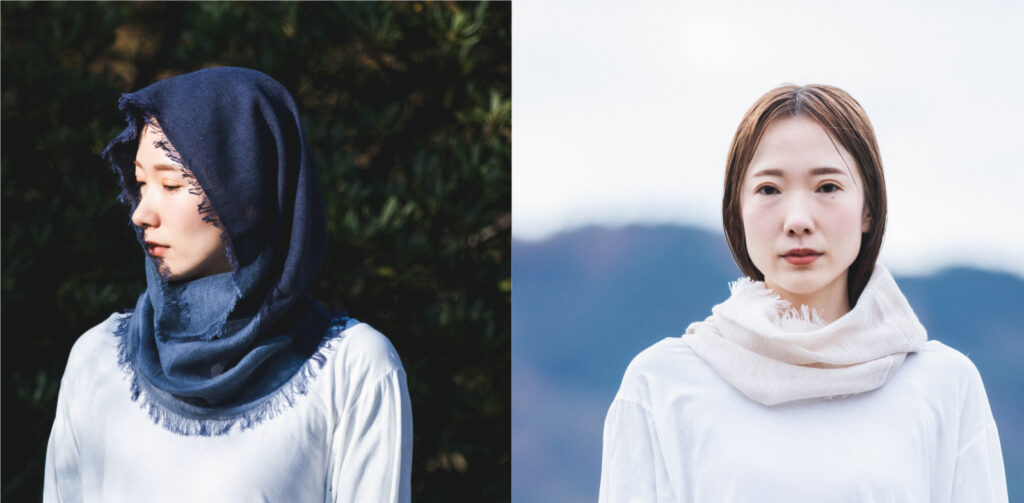 NECKABLE パーカースヌード インディゴ ベージュ 人物着用画像