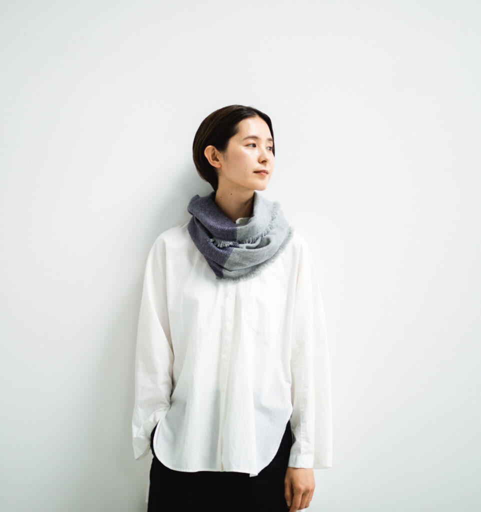 NECKABLE ウールスヌード巻き方画像