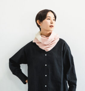 NECKABLE　パーカースヌード　巻いた様子