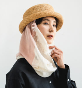 NECKABLE　パーカースヌード　巻いた様子