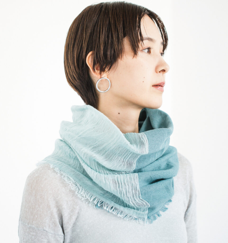 NECKABLE　パーカースヌード　巻いた様子