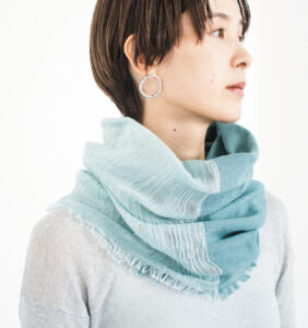 NECKABLE　パーカースヌード　巻いた様子