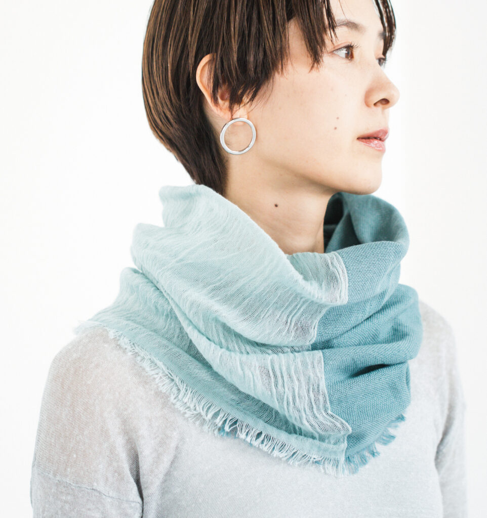 NECKABLE　パーカースヌード　巻いた様子
