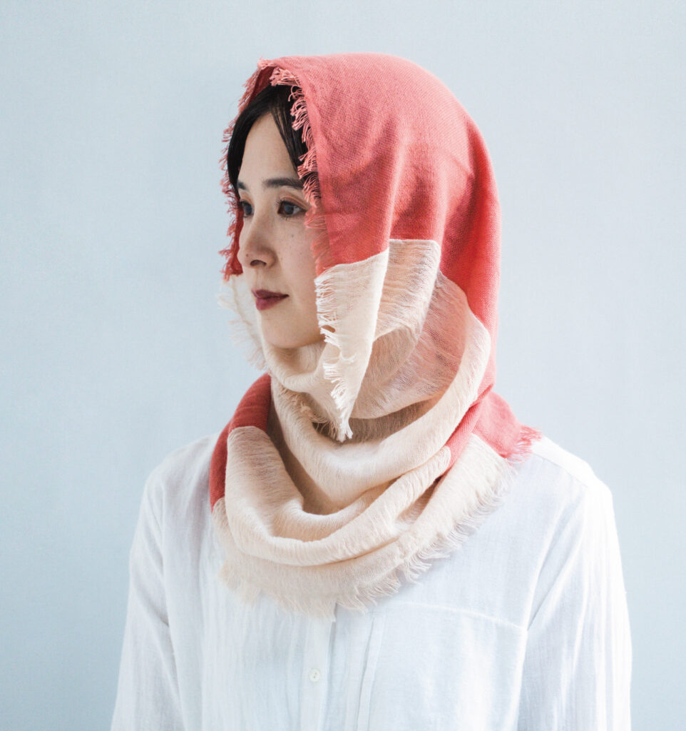 NECKABLE　パーカースヌード　巻いた様子