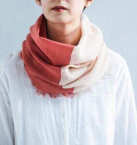 NECKABLE　パーカースヌード　巻いた様子