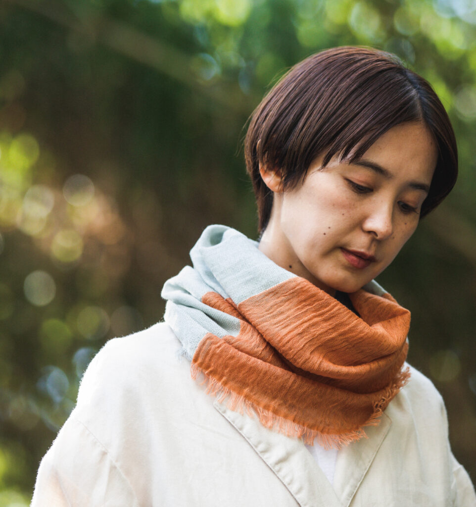 NECKABLE　パーカースヌード　巻いた様子