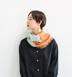 NECKABLE　パーカースヌード　巻いた様子