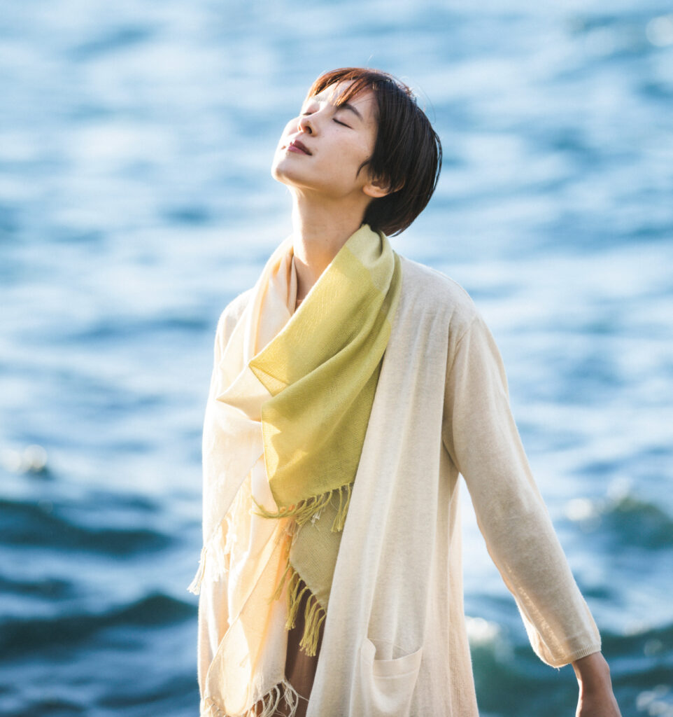 WAKKA　リングストール　着用画像　オリーブカラー
