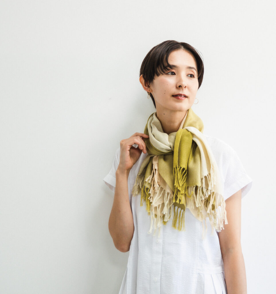 WAKKA　リングストール　着用画像　オリーブカラー