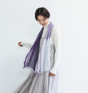 KUSHU リネンコット―ル ラベンダーストライプ 着用画像