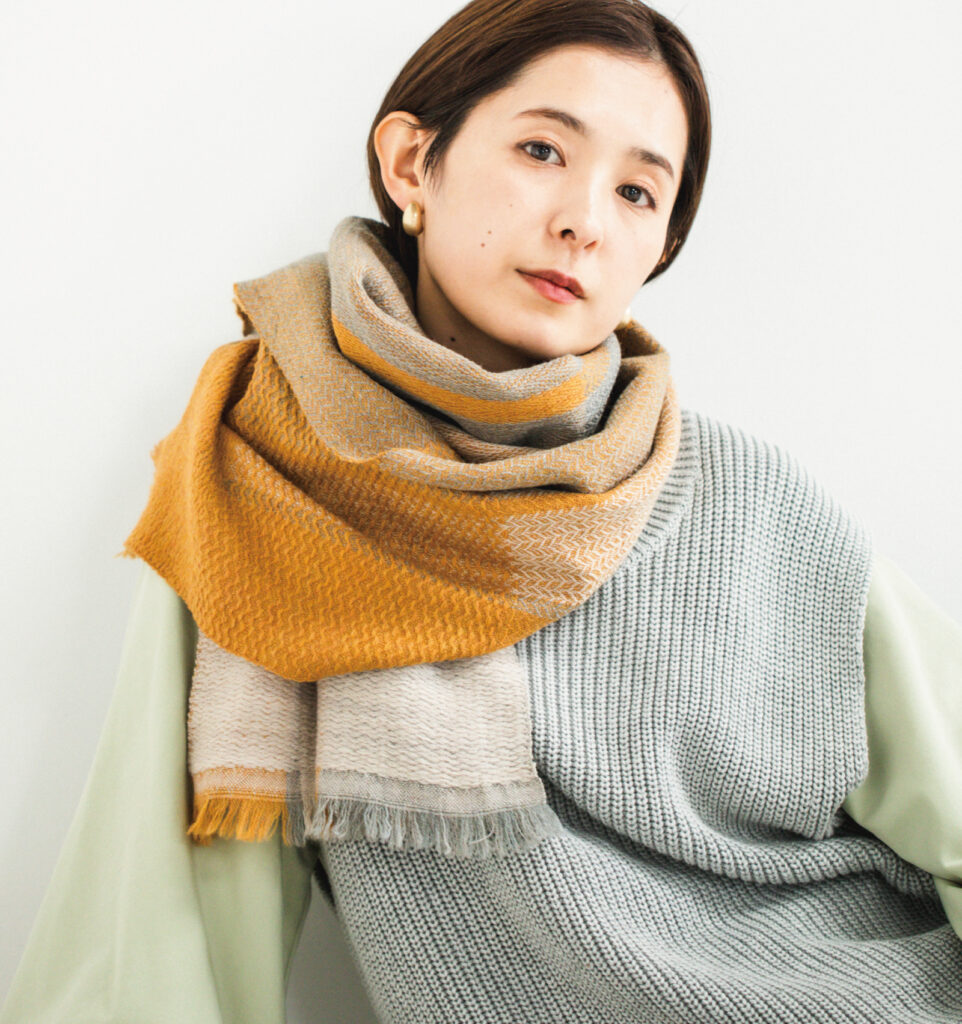 SHUSU　ウールマフラー　オータムリーブス　着用画像