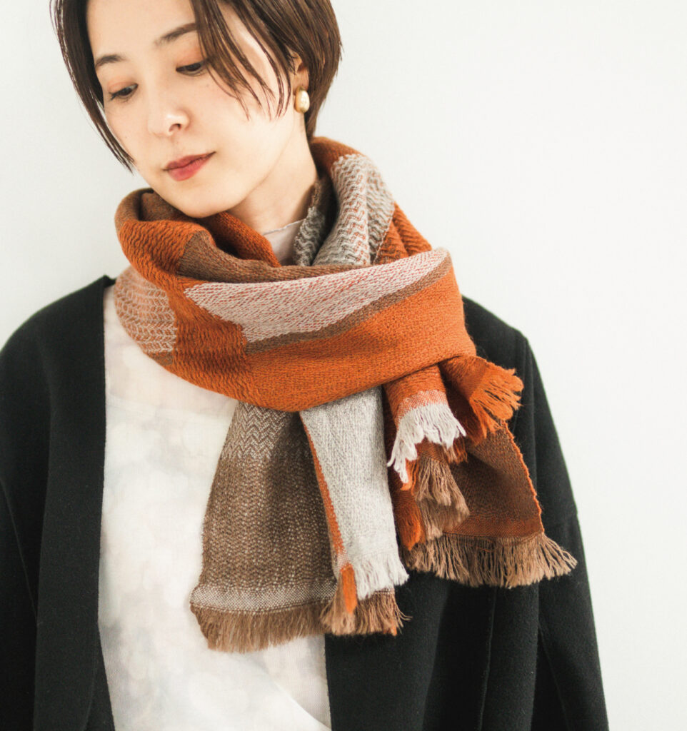 SHUSU　ウールマフラー　オータムリーブス　着用画像
