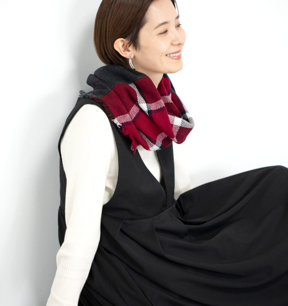 NECKABLE ウールスヌード チェック 女性着用画像 ネックウォーマー