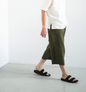 loosy8 八分丈パンツカーキ色　着用画像　