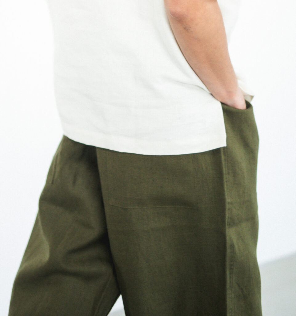loosy8 八分丈パンツカーキ色　着用画像　