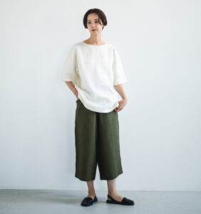 loosy8 八分丈パンツカーキ色　着用画像　