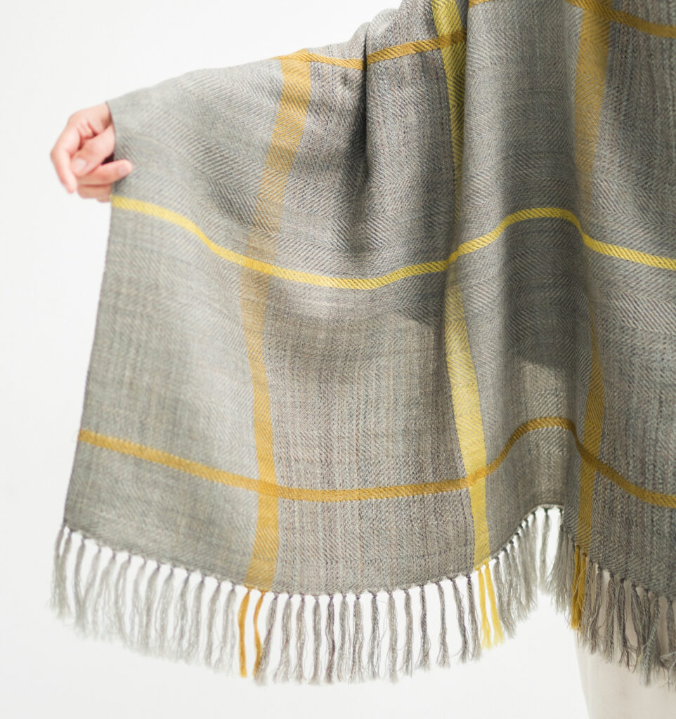 AYA ウールショール ウィンドウぺーン 着用画像AYA ウールショール ウィンドウぺーン 着用画像AYA ウールショール ウィンドウぺーン 着用画像