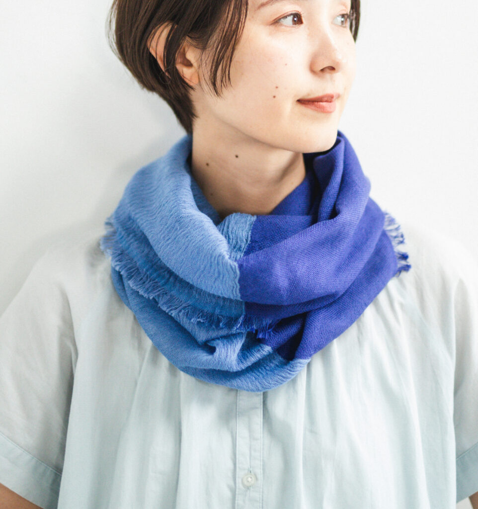 NECKABLE シルクコットン スヌード着用