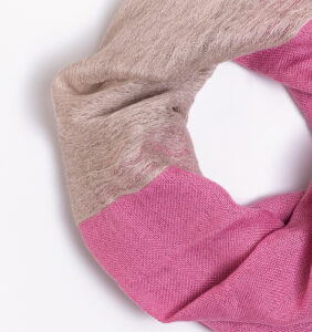 NECKABLE シルクコットン　　スヌード　着用画像