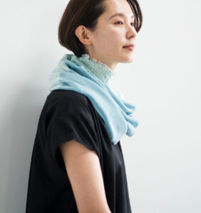 neckable long シルクコットンフレアスヌード　ミントグリーン　着用画像