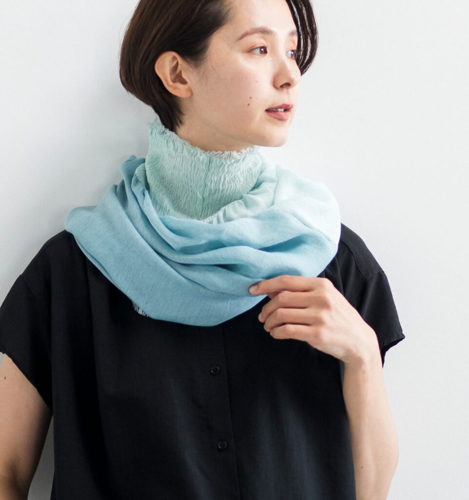 neckable long シルクコットンフレアスヌード　ミントグリーン　着用画像