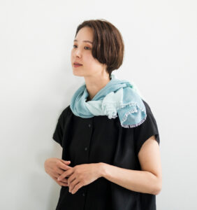neckable long シルクコットンフレアスヌード　ミントグリーン　着用画像