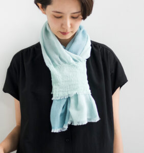 neckable long シルクコットンフレアスヌード　ミントグリーン　着用画像