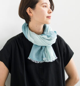 neckable long シルクコットンフレアスヌード　ミントグリーン　着用画像