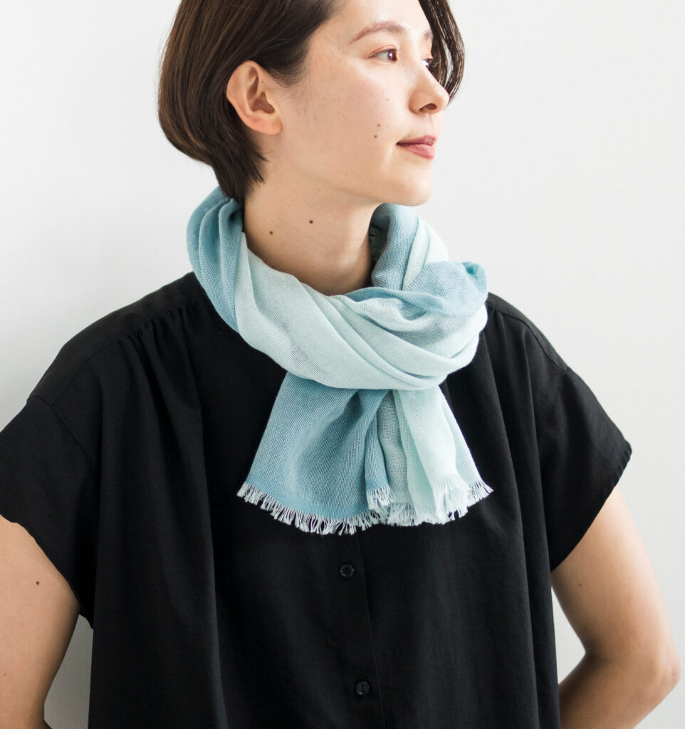 neckable long シルクコットンフレアスヌード　ミントグリーン　着用画像