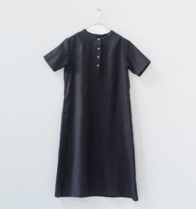 ワンピース LOOSY:ONE ブラック 壁面吊り下げ画像 前面 全身