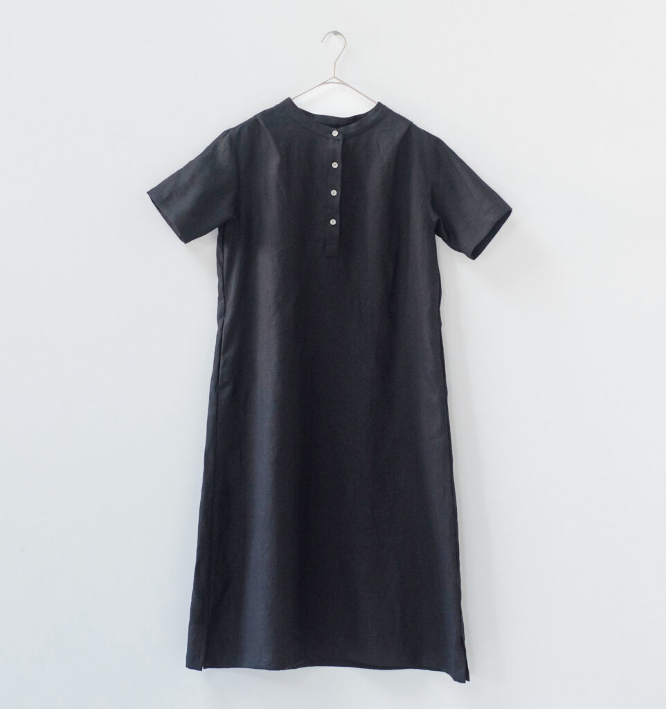ワンピース LOOSY:ONE ブラック 壁面吊り下げ画像 前面 全身