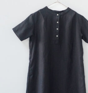 ワンピース LOOSY:ONE ブラック 壁面吊り下げ画像 前面 上半身