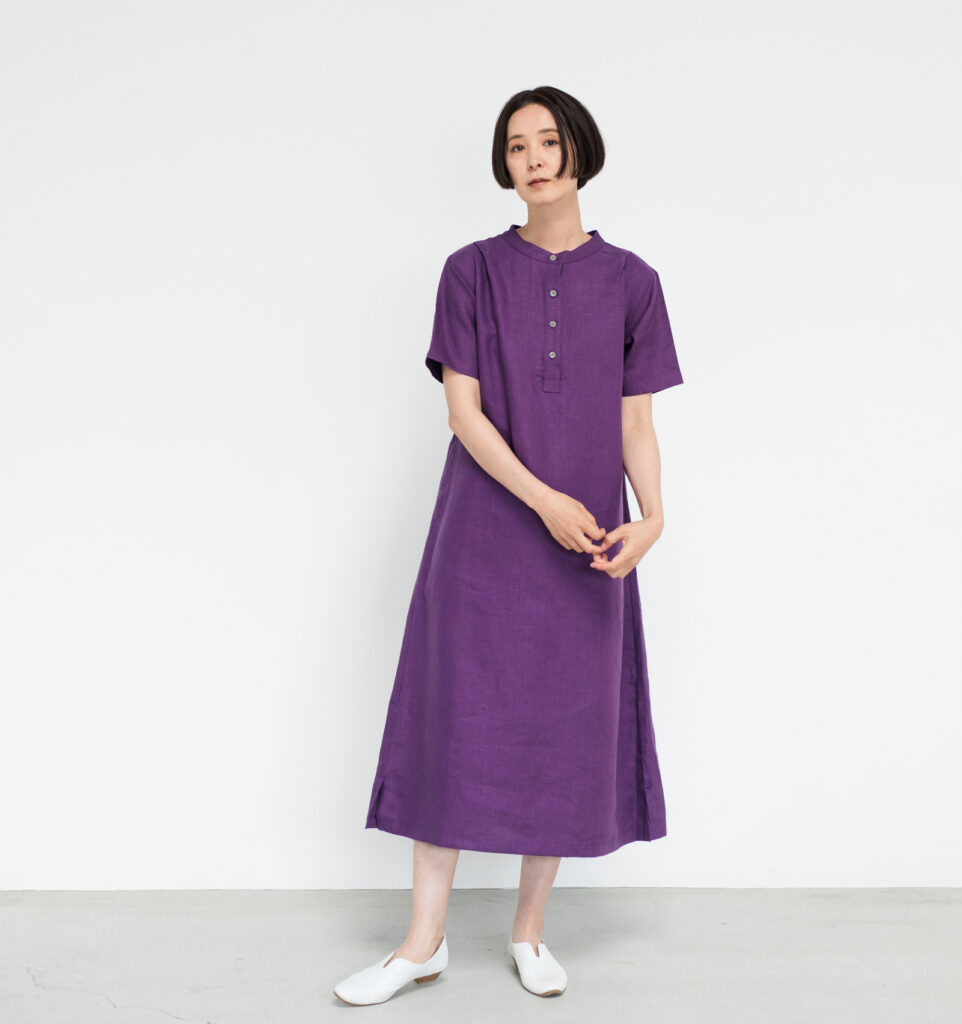 ワンピース LOOSY:ONE パープル 女性着用画像 正面向き全身画像