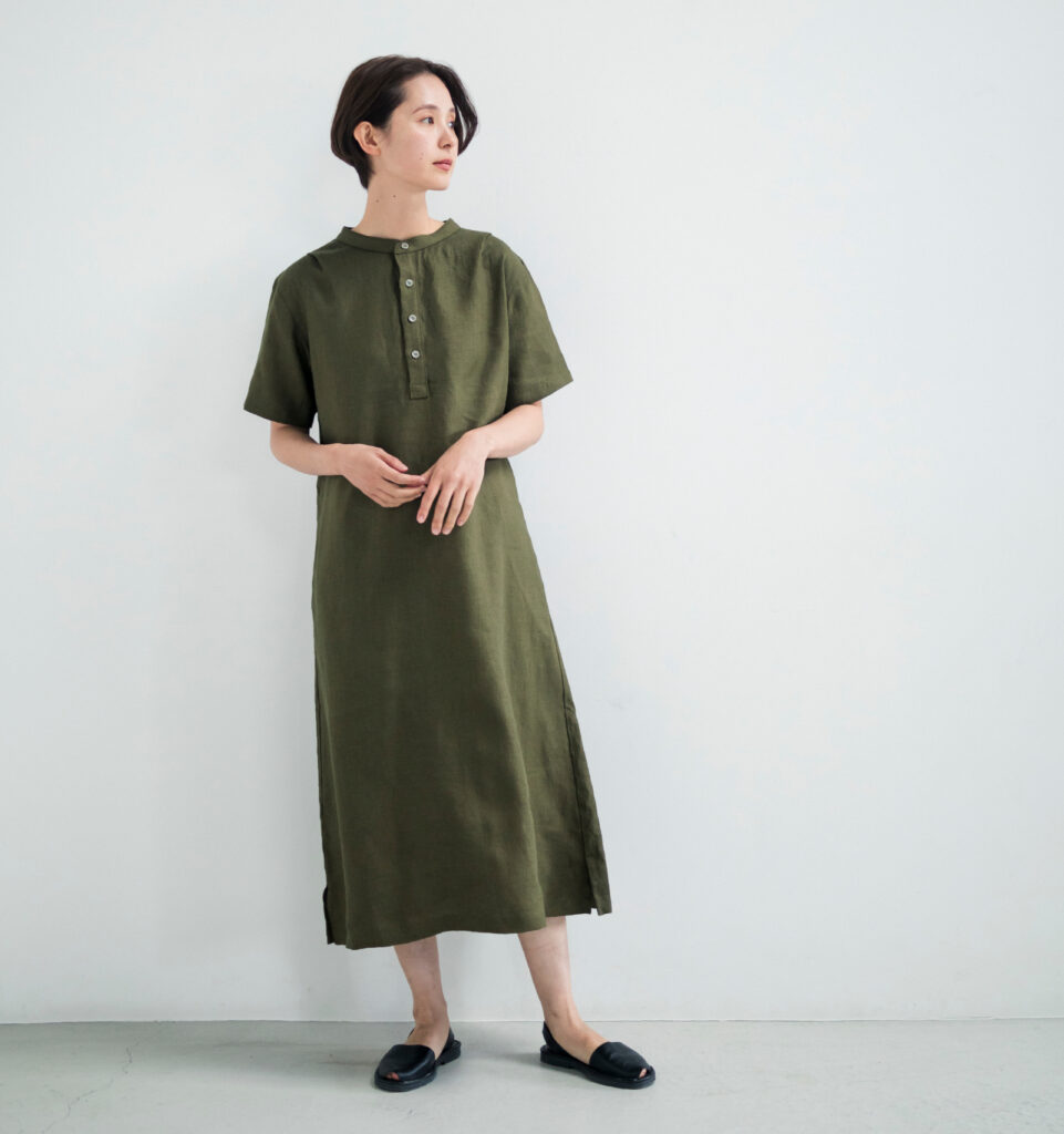 ワンピース LOOSY:ONE オリーブ 女性着用画像 前面全身