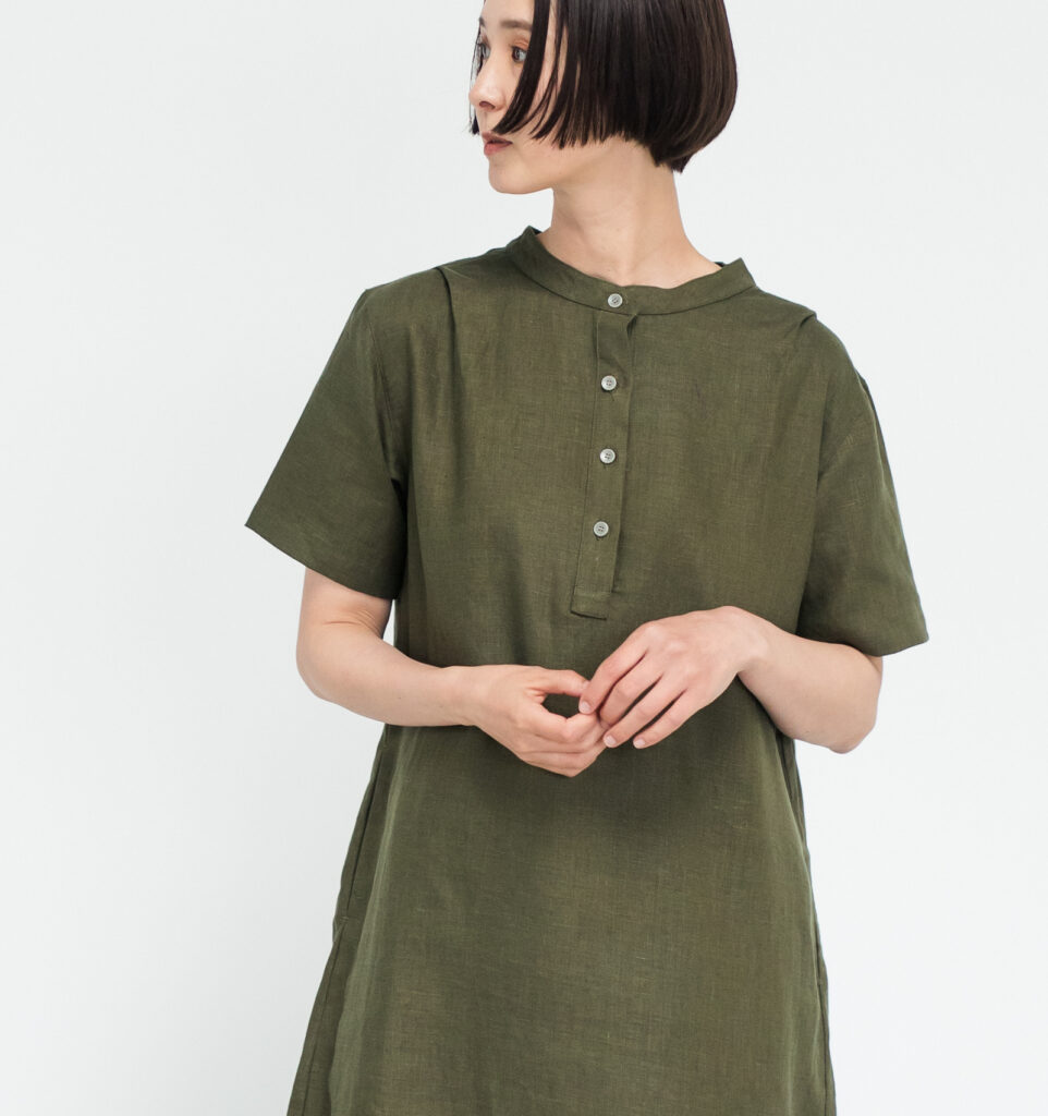 ワンピース LOOSY:ONE オリーブ 女性着用画像 前面