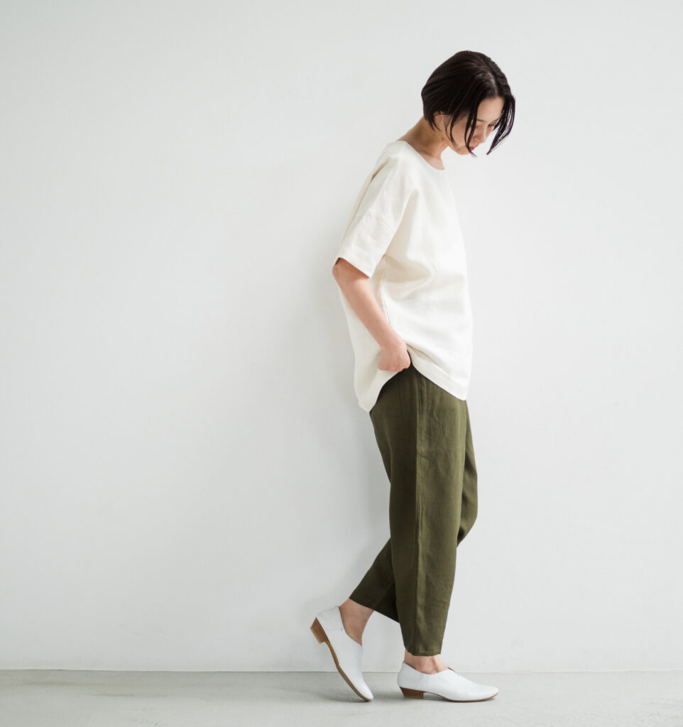 LOOSY:T2 リネン100%Tシャツ エクリュホワイト 着用画像
