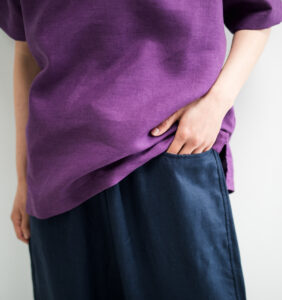 LOOSY:T2 リネン100%Tシャツ パープル 着用画像