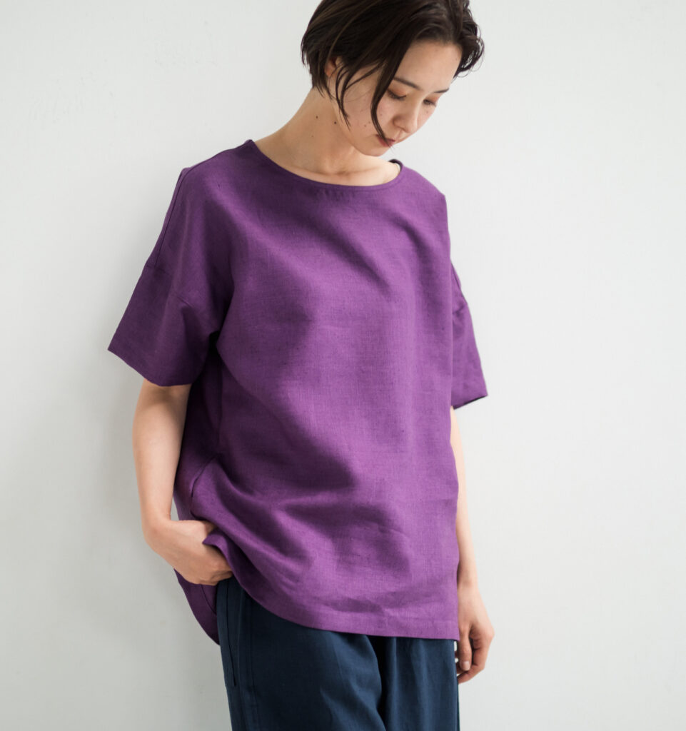 LOOSY:T2 リネン100%Tシャツ パープル 着用画像