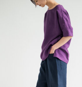 LOOSY:T2 リネン100%Tシャツ パープル 着用画像