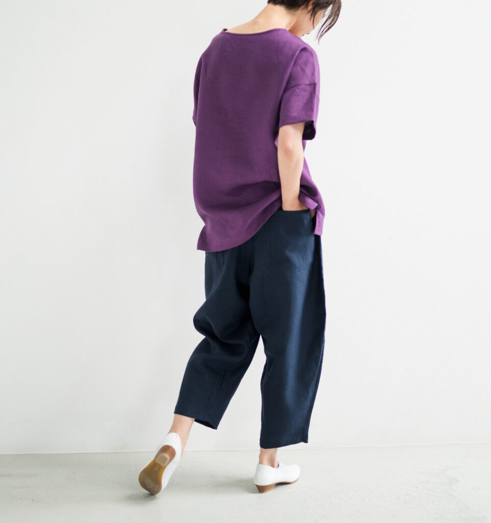 LOOSY:9 リネン100％パンツ着用画像　ネイビーカラー