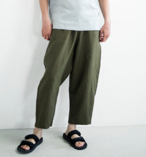 LOOSY:9 リネン100%パンツ着用画像 オリーブカラー