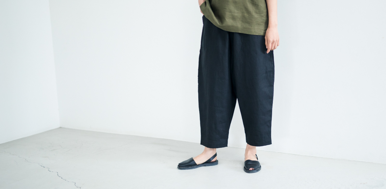 LOOSY:9 リネン100％パンツ着用画像　